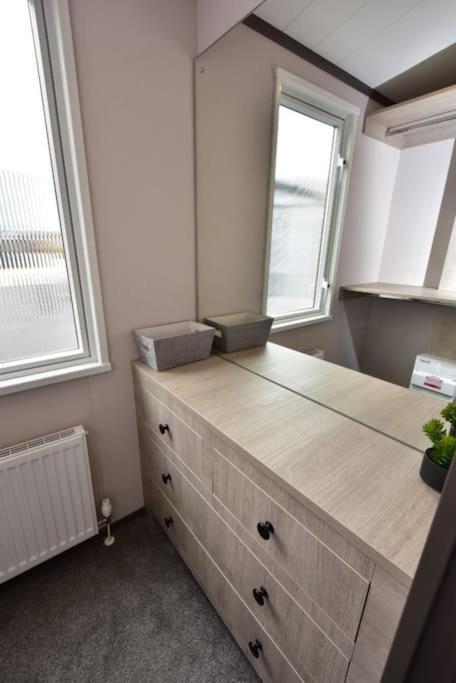 2 Bedroom Villa - Lakeside Holiday Park Merston Bagian luar foto