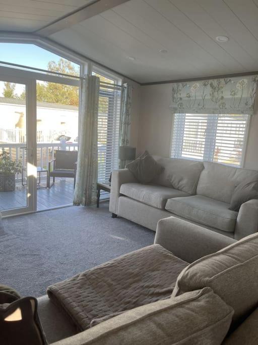 2 Bedroom Villa - Lakeside Holiday Park Merston Bagian luar foto
